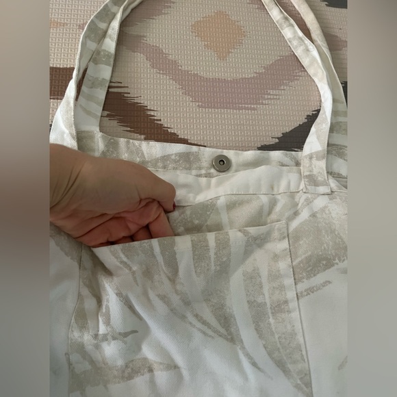 Z Supply Playa Palm Tote - Picture 4 of 9